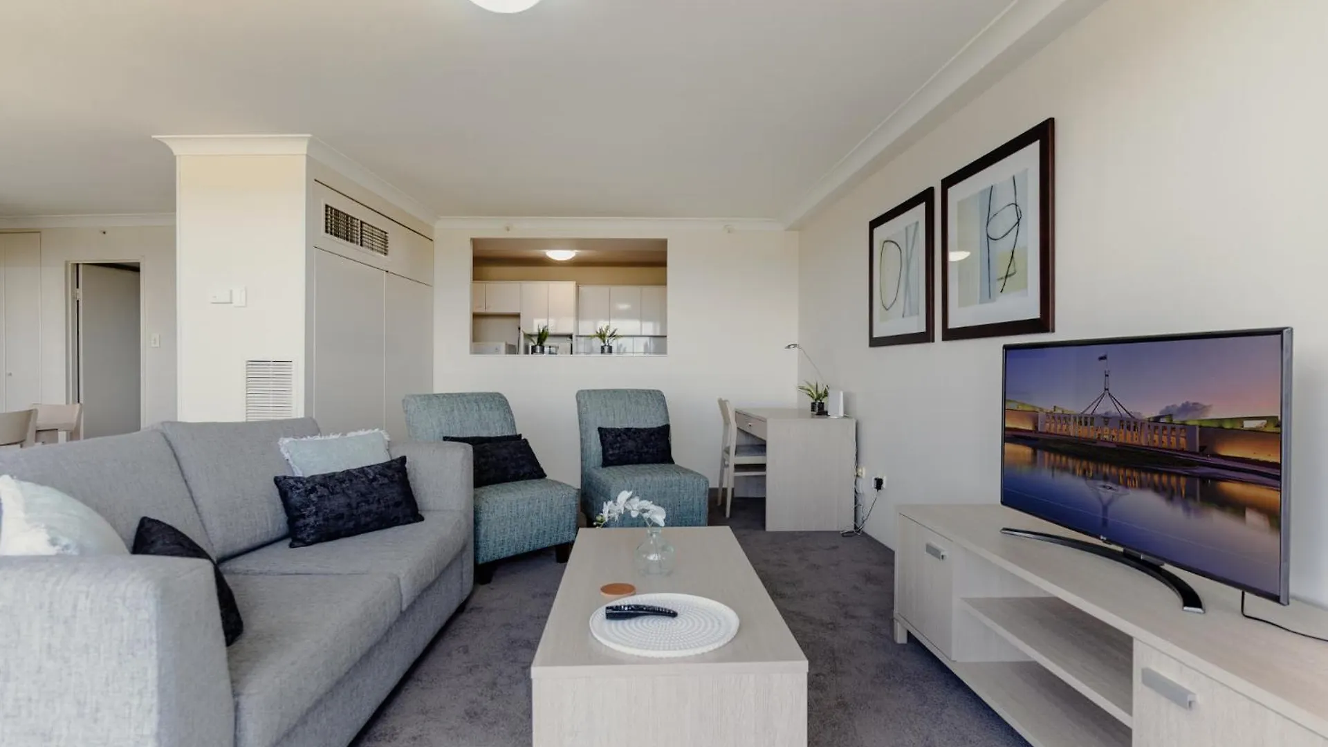 2-Bed With Gym, Tennis Court & Stunning Lake Views Canberra