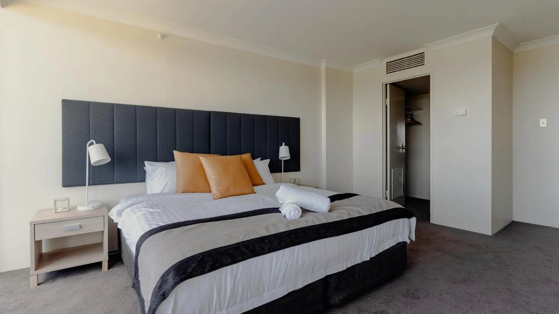 2-Bed With Gym, Tennis Court & Stunning Lake Views Canberra 0*,  Australia