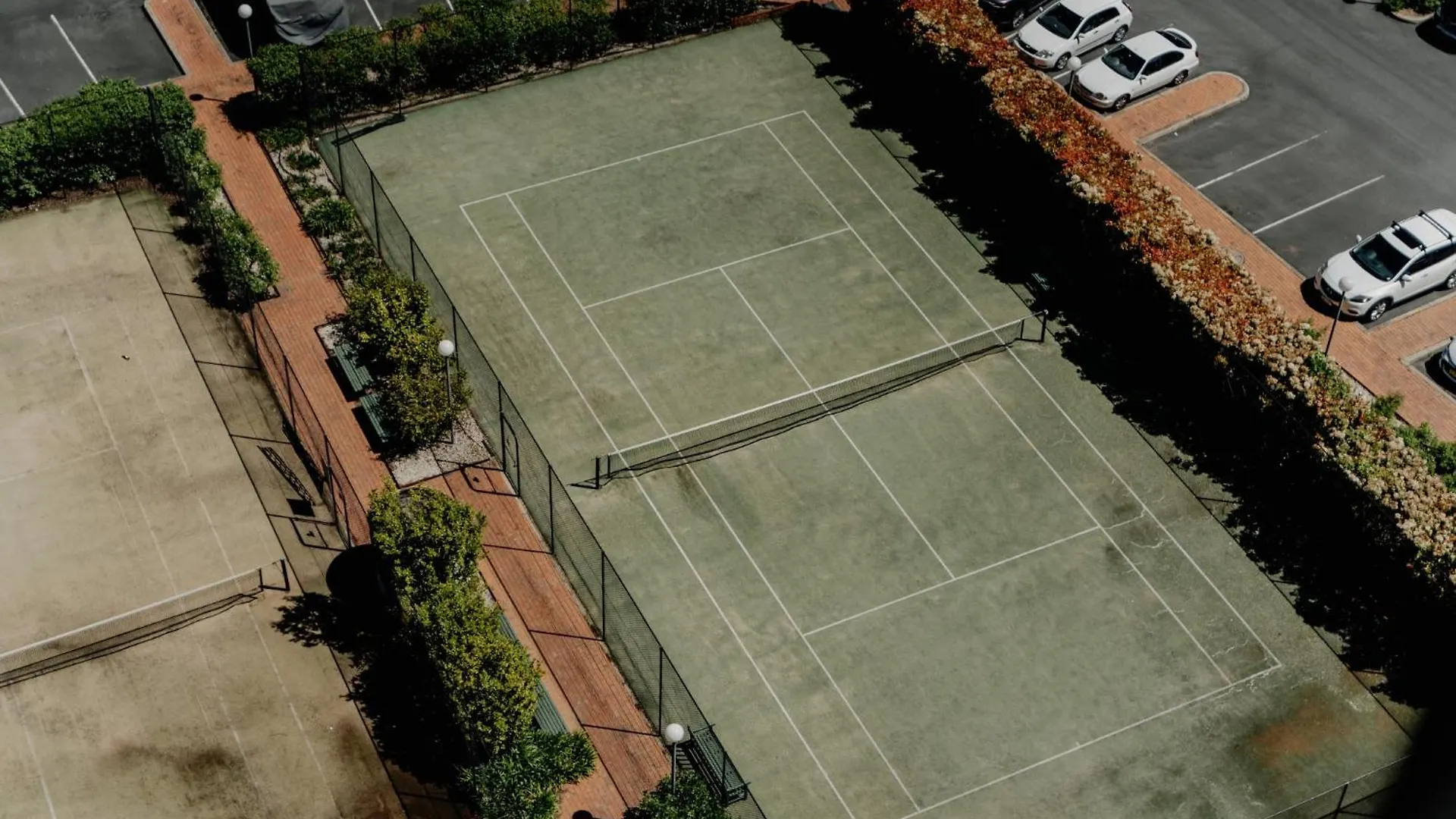 2-Bed With Gym, Tennis Court & Stunning Lake Views Canberra